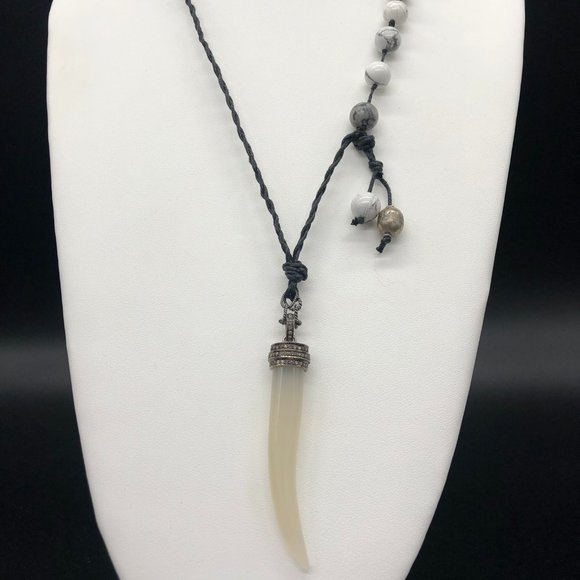 Necklace - Diamond Chalcedony Horn with Picasso and Onyx Beads - Picture 4 of 4